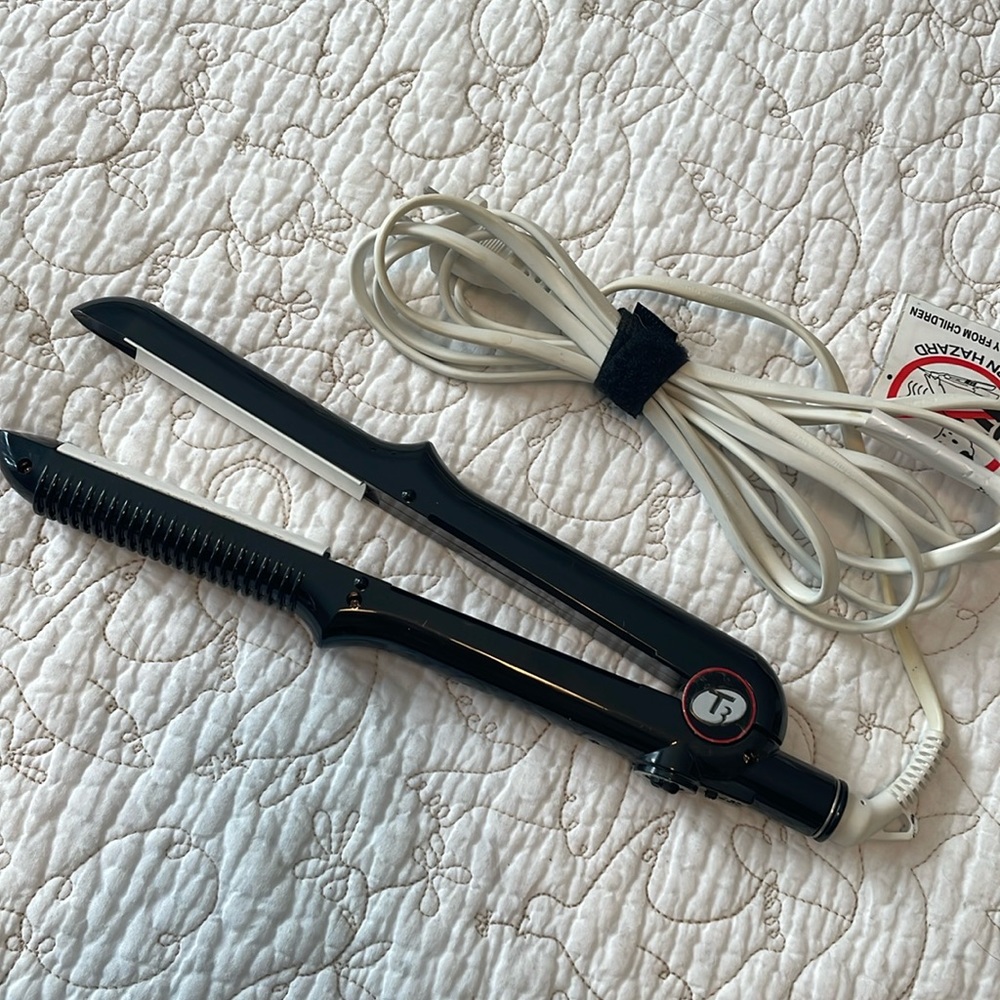 T3 Volumize Hair Iron
